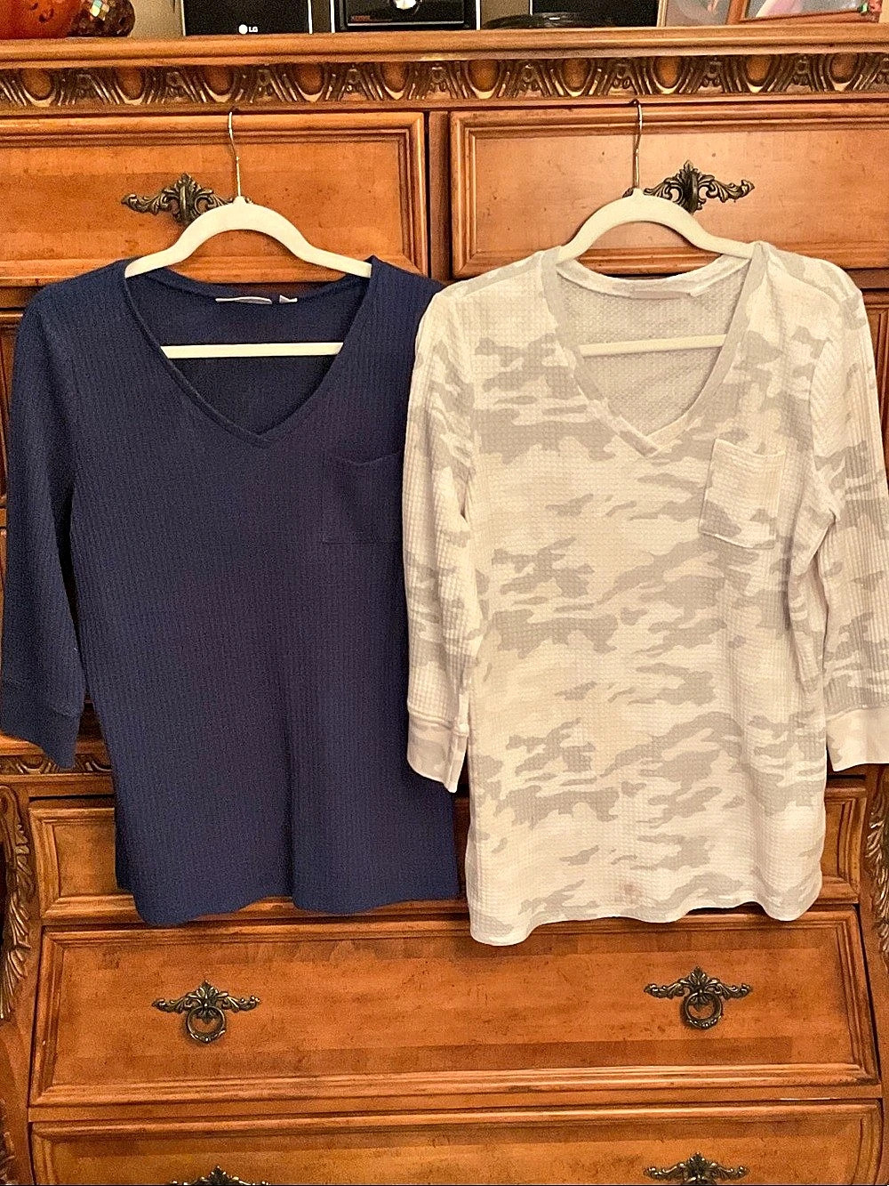 Belle by Kim GravelLong 3/4 Sleeve V-Neck Tops (2)